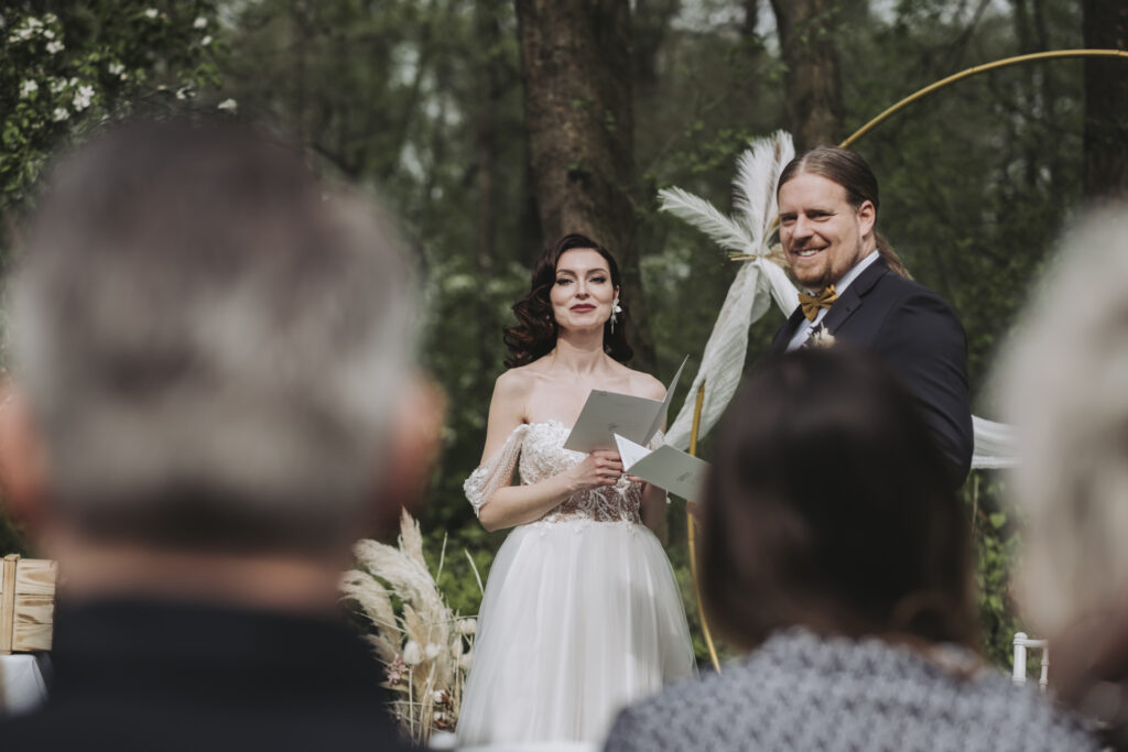 fraeuleinseelig.de_Absalonshorst240427_8 freie Trauung im Absalonshorst auf der Wiese