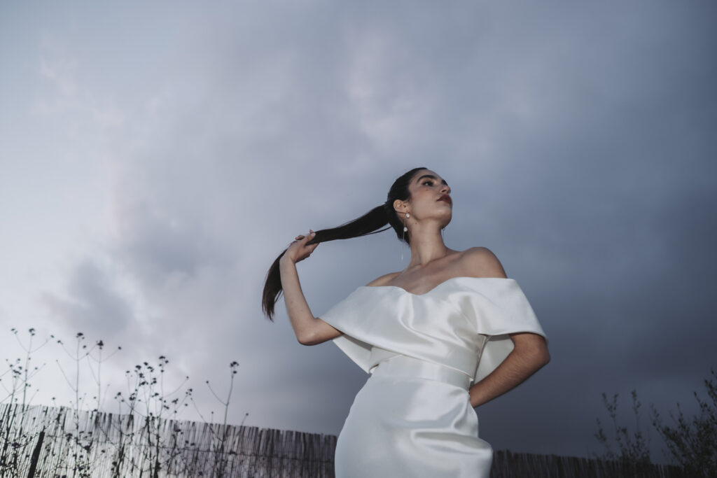 fraeuleinseelig.de_Mallorca-Hochzeit in einer Finca240416_13 Portrait einer Braut zur blauen Stunde